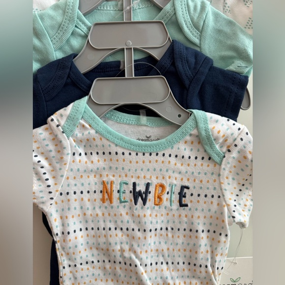 DREAM GRO 4 piece onesie set - Picture 2 of 9